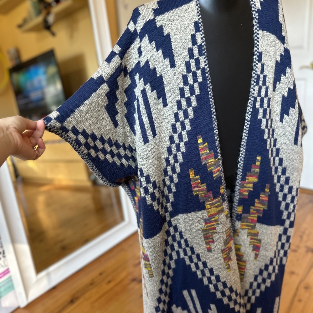 Aztec Pocket Ruana - Picture 3 of 7